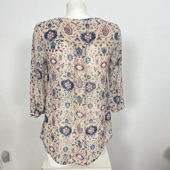 Anthropologie Maeve Viola Tan Floral Split Neck Crochet Detail Top Size 0 - Picture 6 of 7